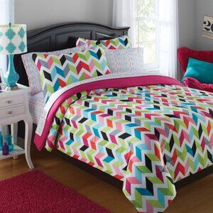 Your Zone Queen Chevron Geometic Girls bedding set - 7 pcs